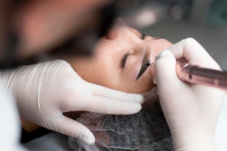 Image of NY Brows and Threading Salon offering eyebrow threading, waxing, and organic facial beauty services.